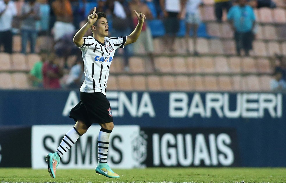 Matheus Cassini se destacou na Copinha de 2015  — Foto: Marcos Bezerra/Futura Press