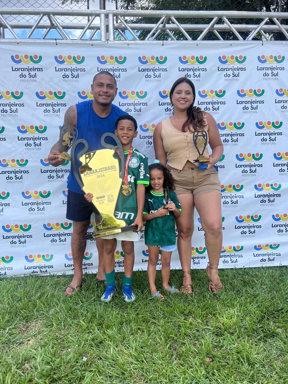 PH Neto com sua família após competição pelo Palmeiras — Foto: Arquivo Pessoal