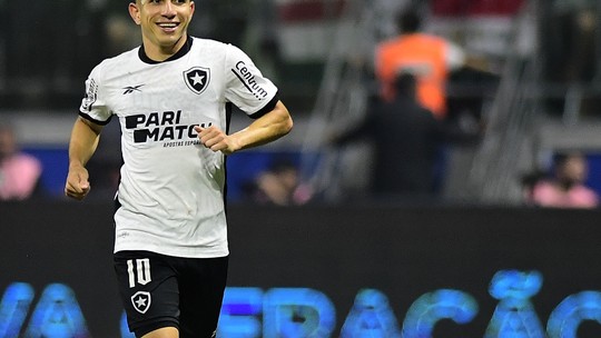 Velocista? No Botafogo, Savarino se adapta e vira um dos jogadores mais criativos do Brasileirão