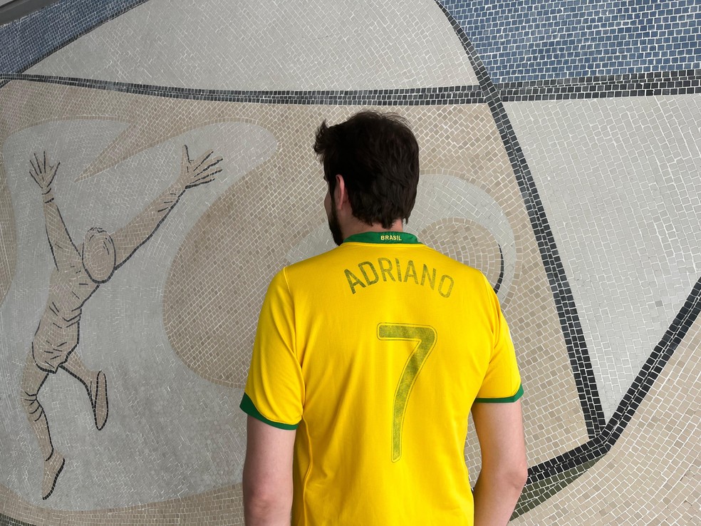 Leonardo Chaves é fã de Adriano desde 2004 — Foto: Emanuelle Ribeiro