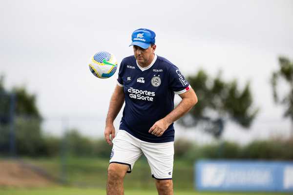 Rogério Ceni enfrenta São Paulo buscando quebra de tabu pelo Bahia.