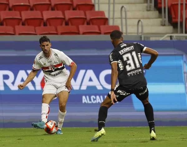 Calleri lamenta desempenho do São Paulo em empate com um jogador a mais