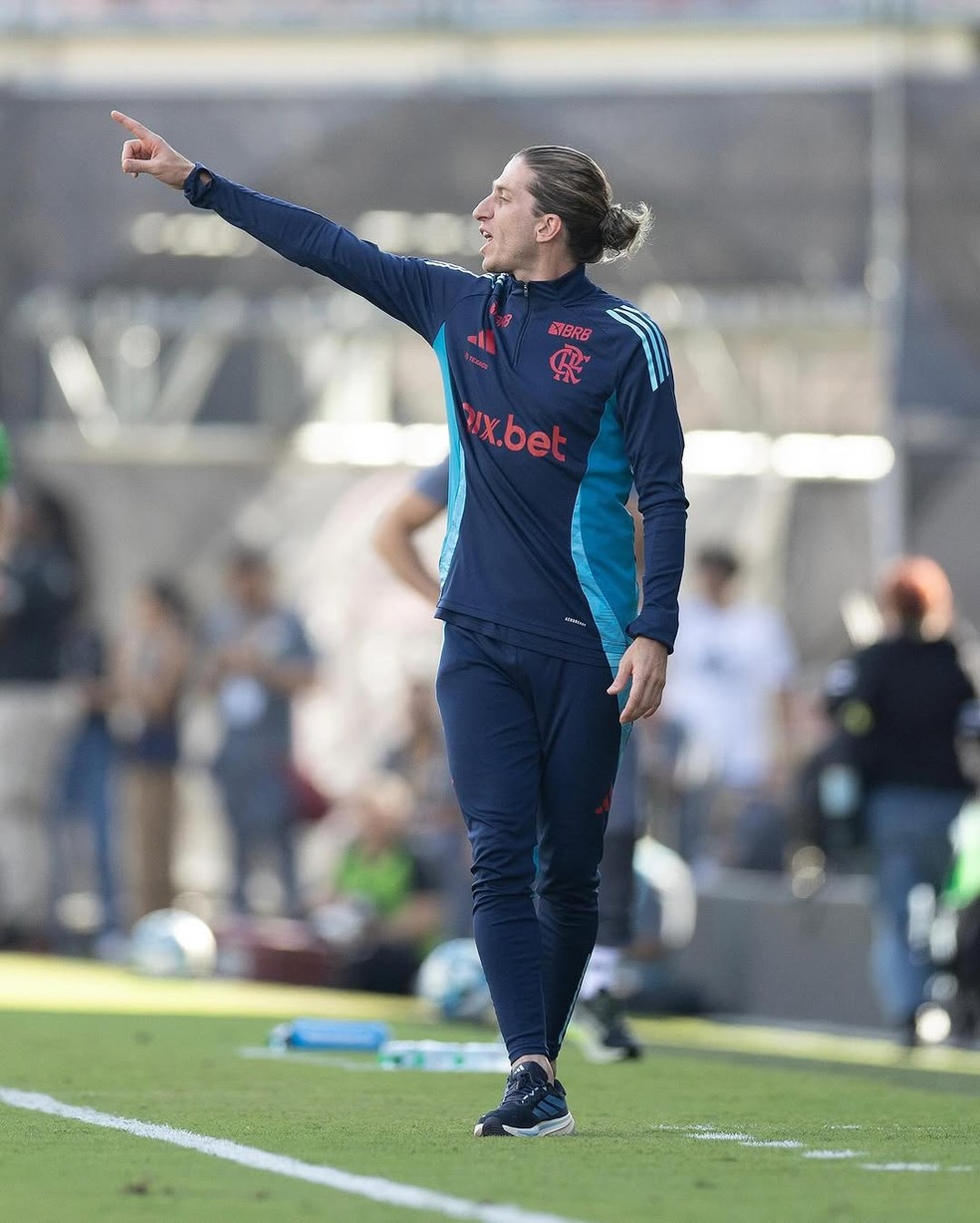 Filipe Luís em estreia do Flamengo na temporada 2025