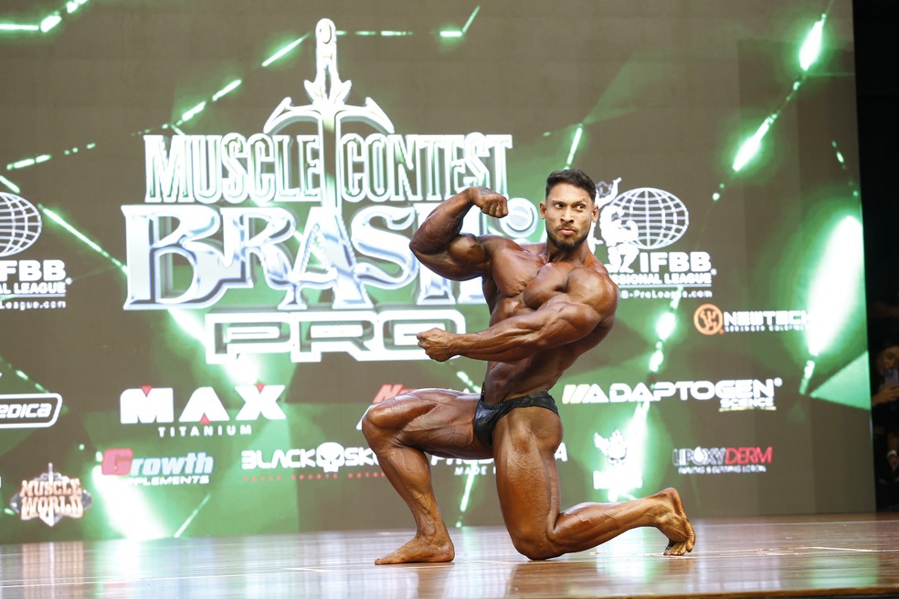 Ramon Dino em apresentação nas finais da Classic Physique do Mr. Olympia Brasil 2024 — Foto: Gustavo Tilio
