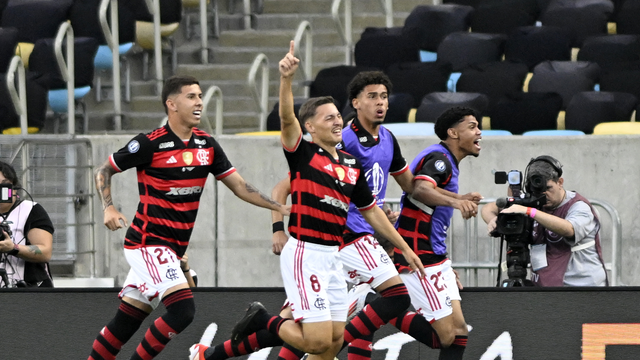 Caio Garcia comemora gol em Flamengo x Olympiacos