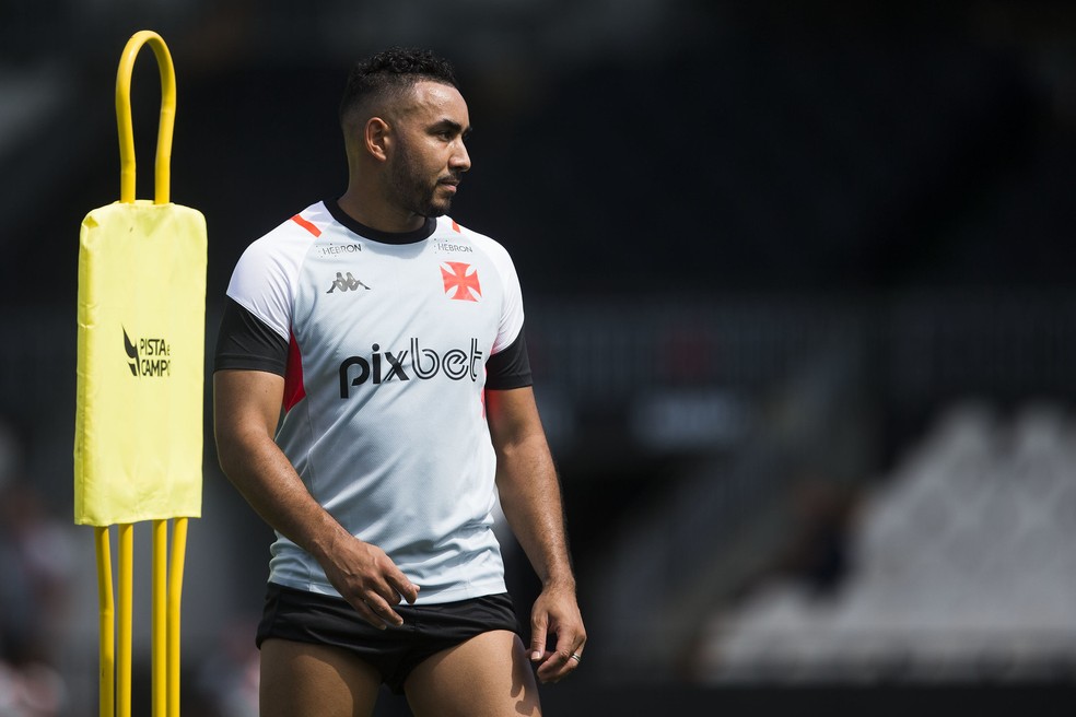 Payet em ação no treino do Vasco — Foto: Daniel Ramalho / CRVG