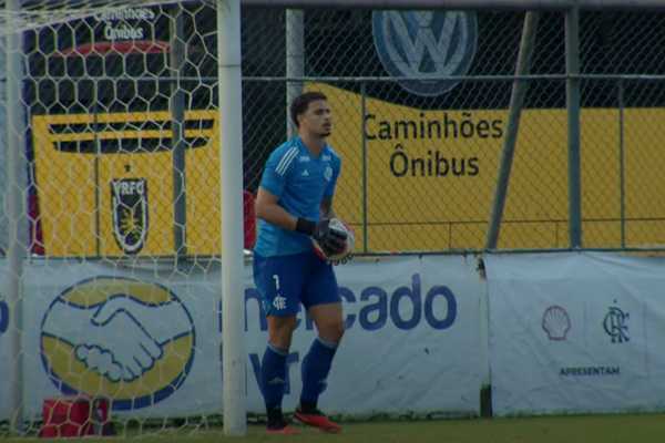 VENCEU O CÂNCER! Goleiro do Flamengo retorna aos gramados após vitória contra o câncer
