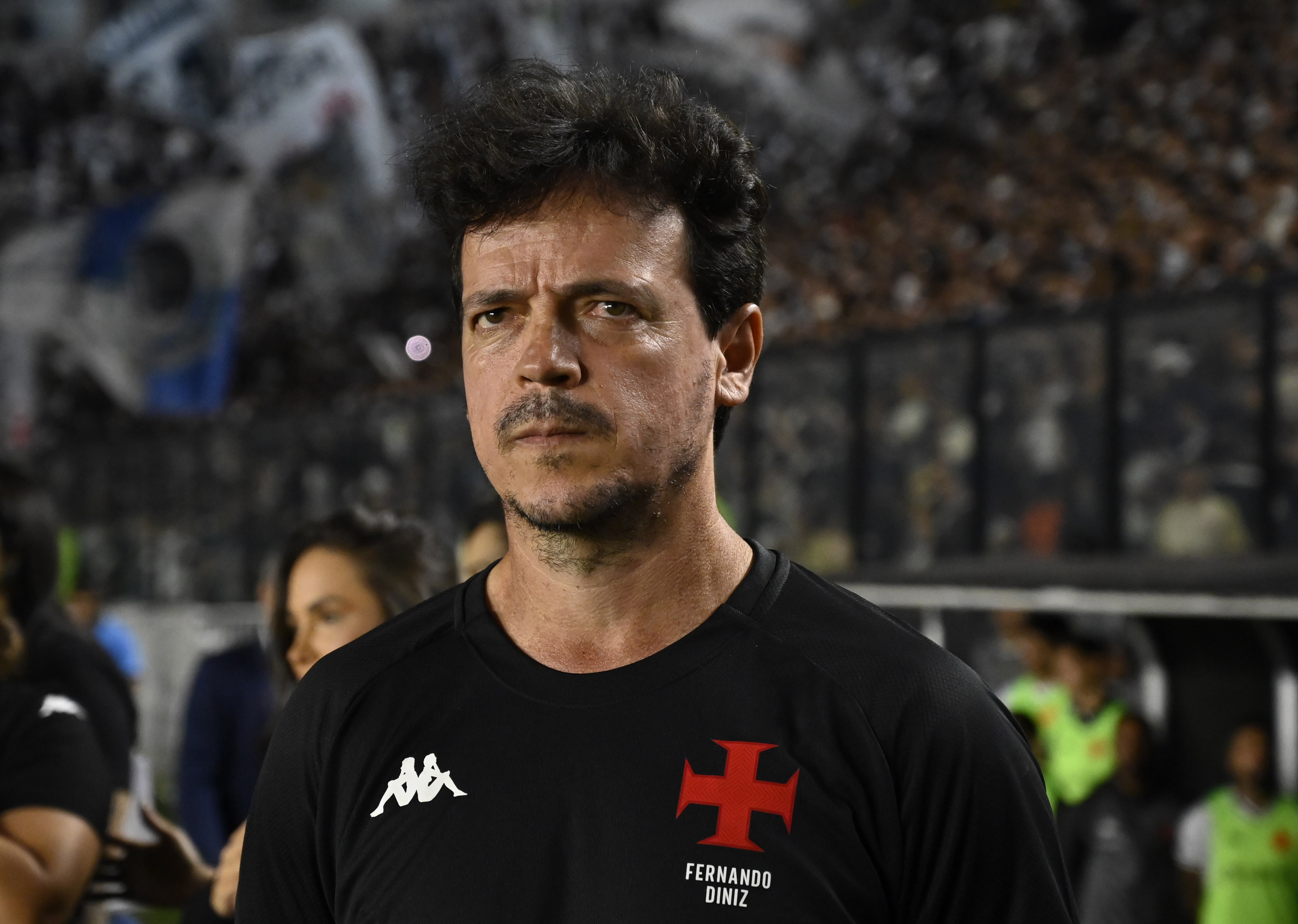 Diniz alerta para queda de rendimento do Vasco no final, mas valoriza: 