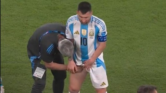 Argentina vai poupar Messi contra o Peru, e Scaloni tenta recuperar meia para as quartas - Foto: (Reprodução/sportv)