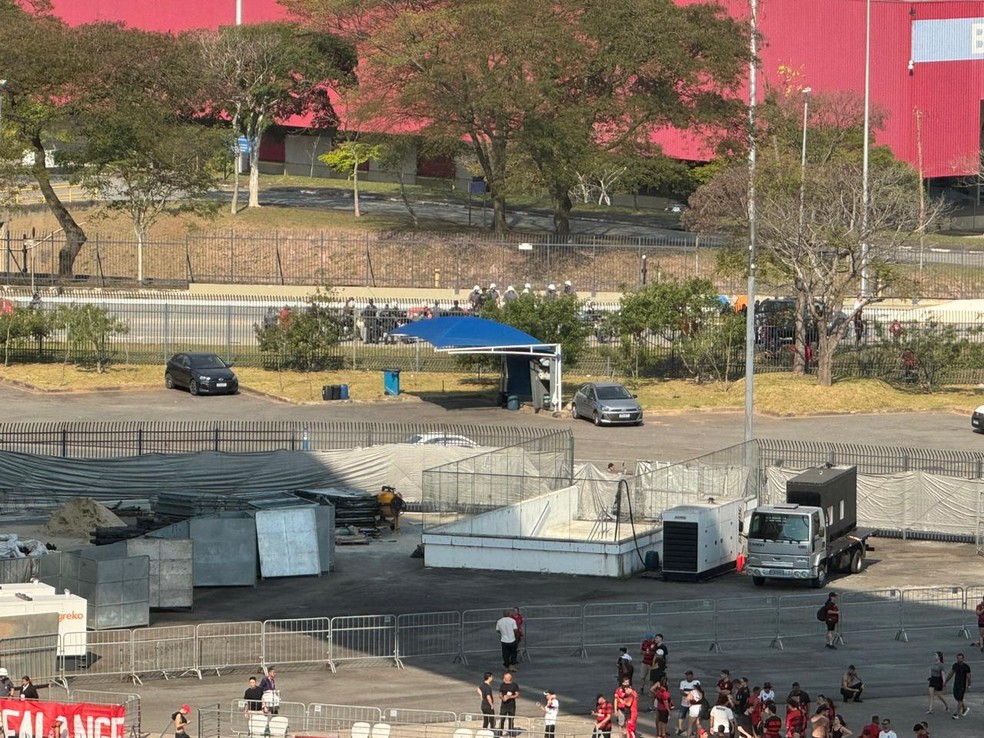 Neo Química Arena recebe ajustes para jogo da NFL — Foto: Emilio Botta