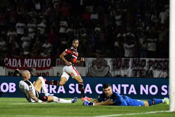Lucas Moura se destaca na reação do São Paulo após eliminações no Brasileirão