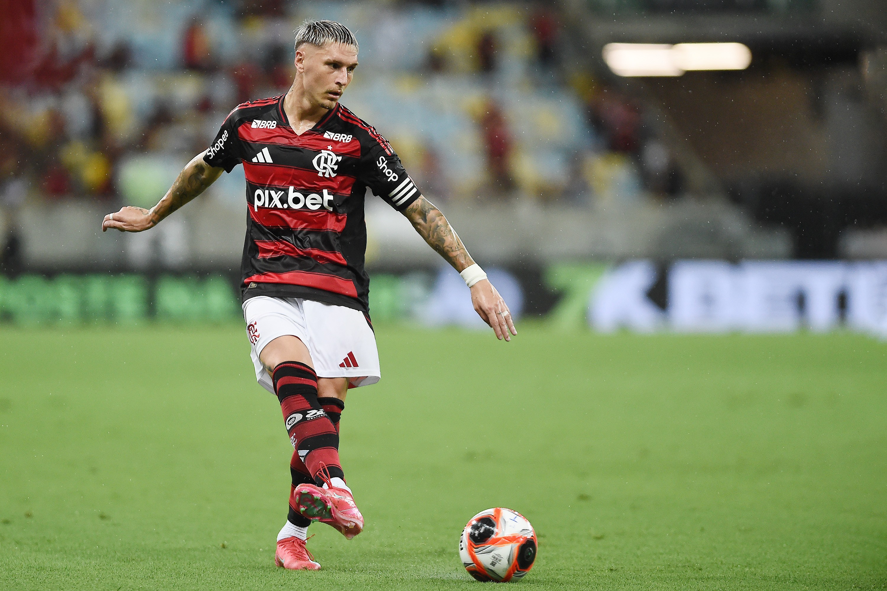 Flamengo libera Varela para ir ao velório da mãe no Uruguai | Ge