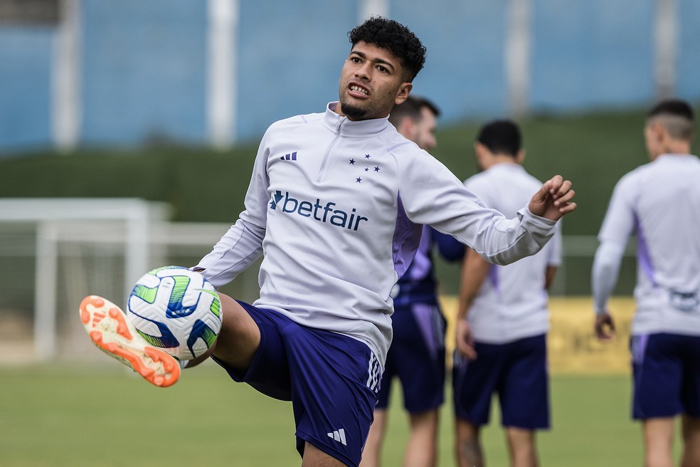 Fernando Machado durante treinamento no Cruzeiro — Foto: Gustavo Aleixo/Cruzeiro