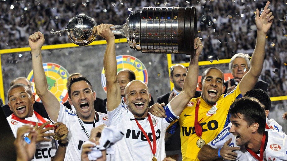 Quadro faixas Hexa Campeão Brasileiro, Campeão Libertadores 2012 e Campeão  Mundial 2000 e 2012 - Hall da Fama