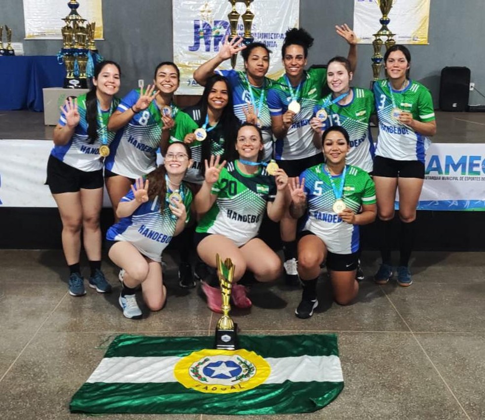 Cacoal é campeã do handebol feminino no JIR 2024 — Foto: Arquivo pessoal/Makileny Nascimento