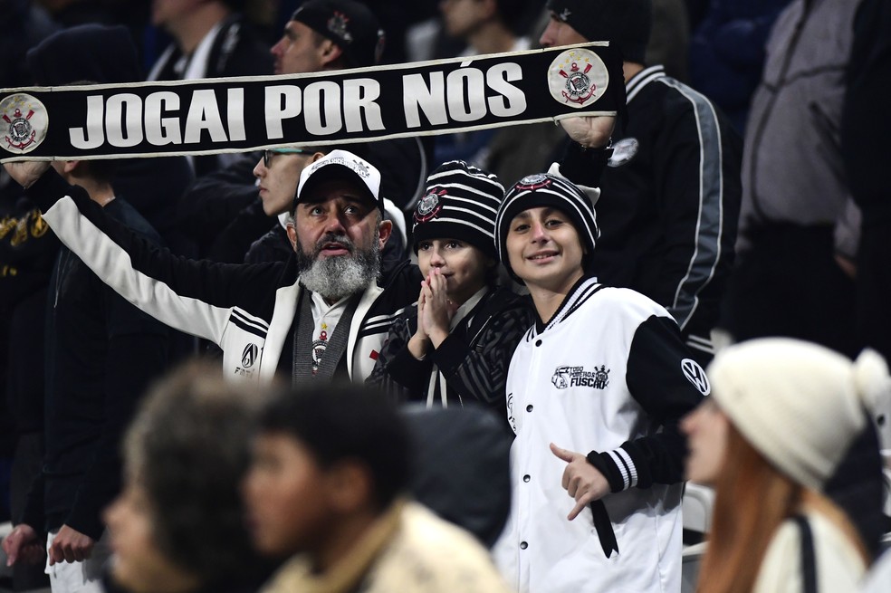 Torcedores do Corinthians na Neo Química Arena — Foto: Marcos Ribolli