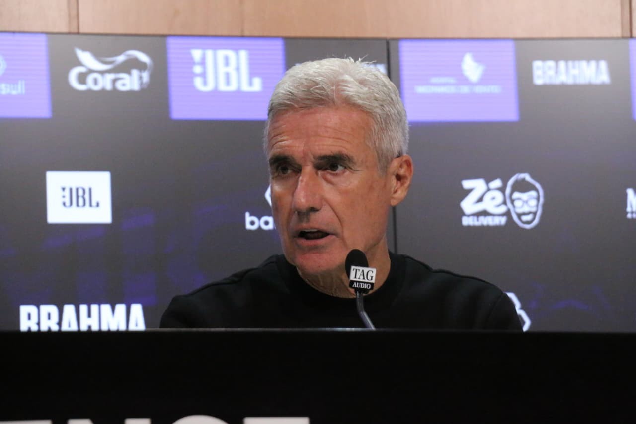 Luís Castro destaca evolução do Grêmio e comenta vaias: "Não contem comigo para desistir"