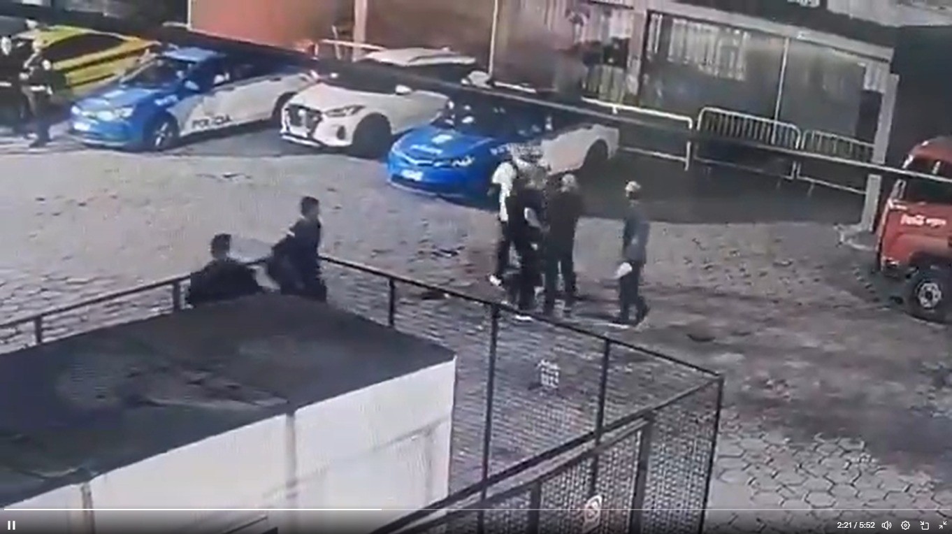 Influenciador registra queixa de ameaça e lesão corporal contra VP do Vasco, que nega agressão; veja imagens