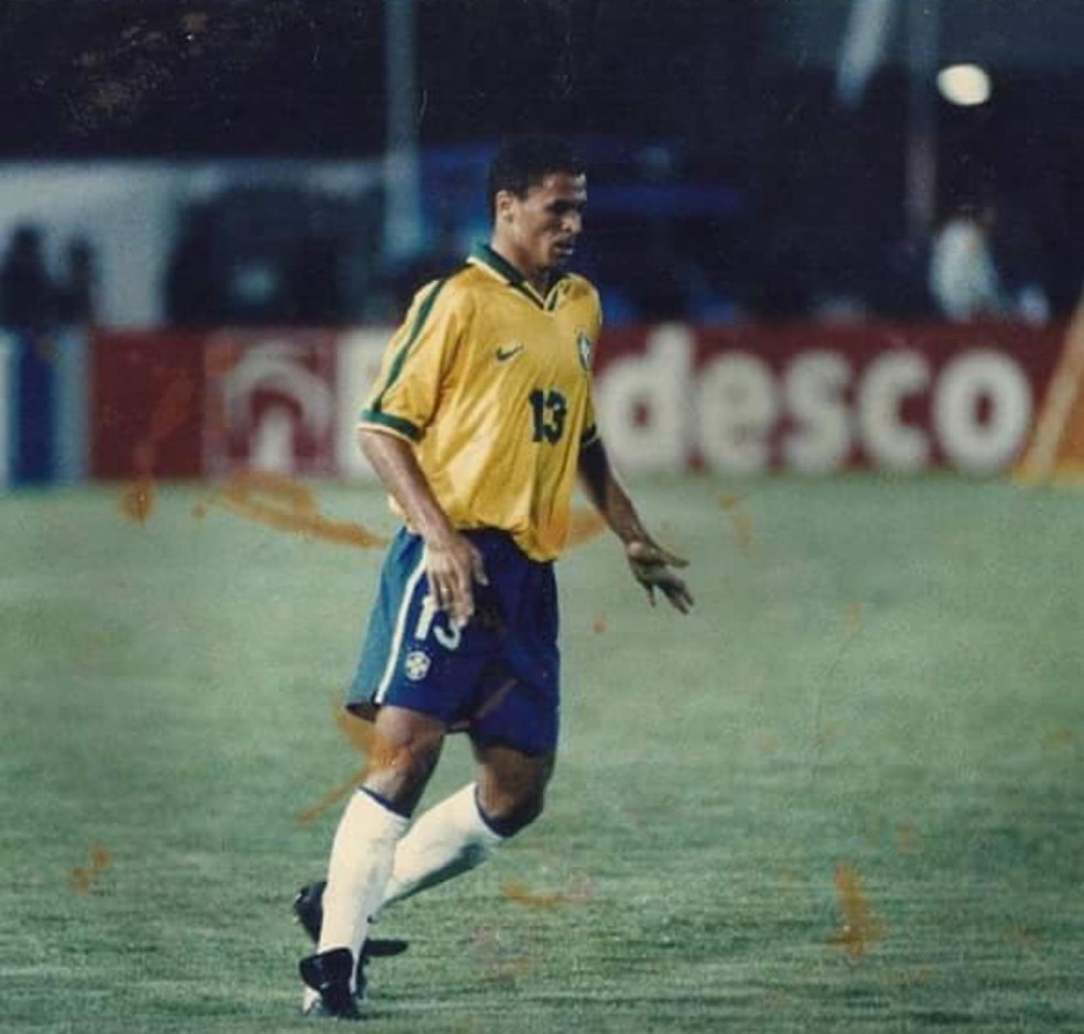 Lateral-direito Russo com a camisa da Seleção Brasileira — Foto: Arquivo Pessoal