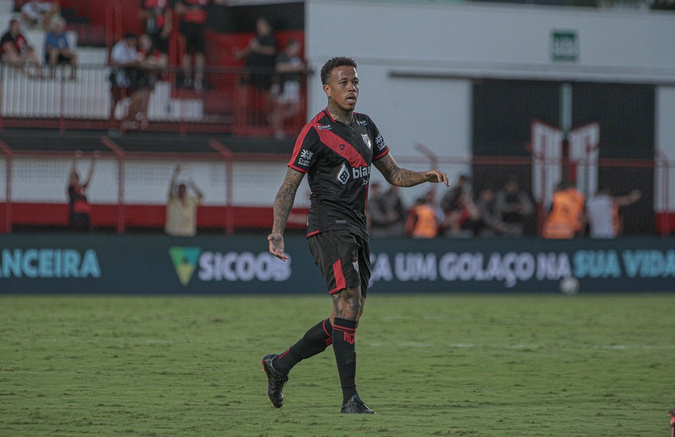 Luizão está trocando o Atlético-GO pelo CRB — Foto: Bruno Corsino / ACG