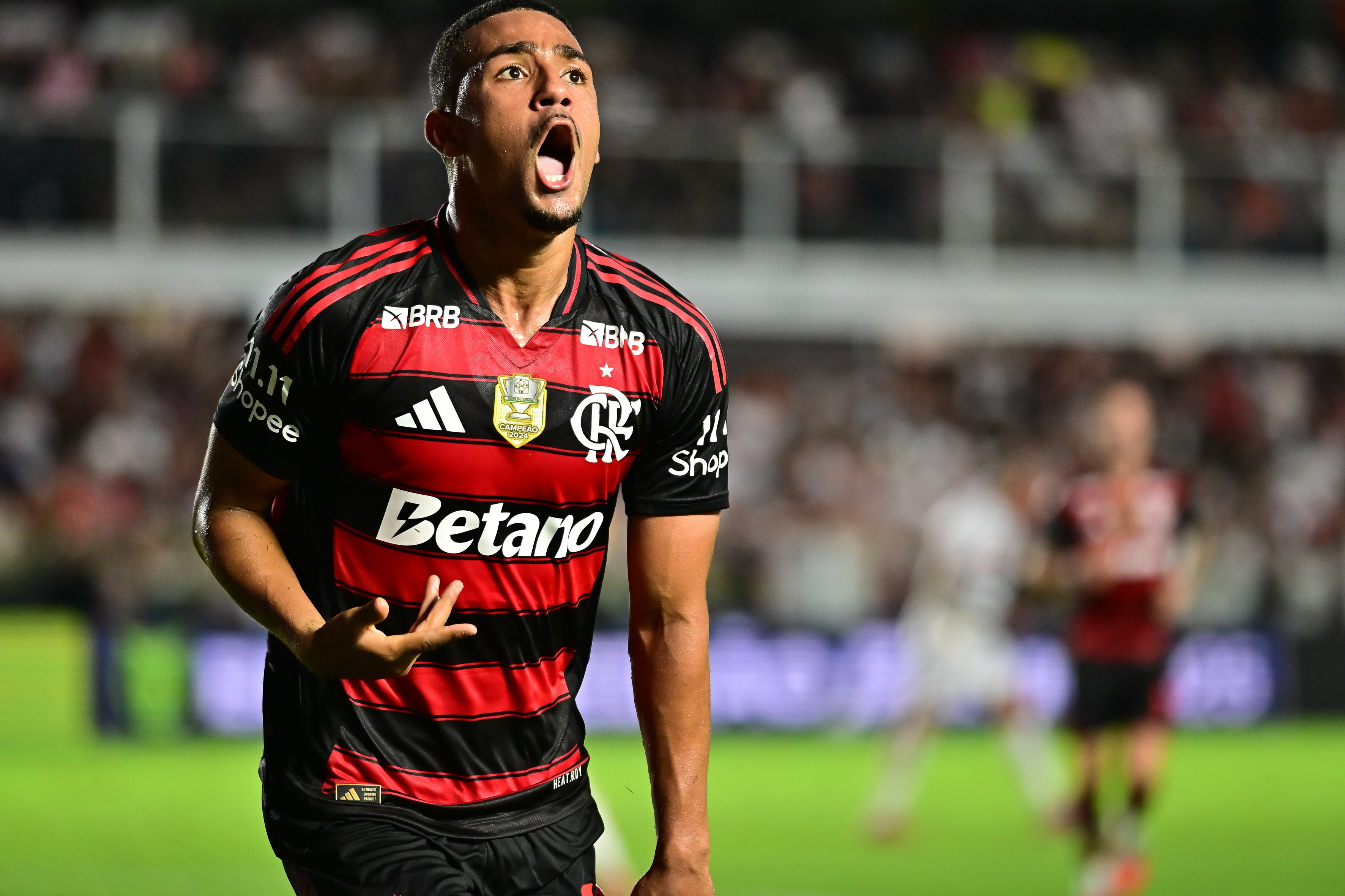 Samuel Lino, após jejum, desabafa no Flamengo: As pessoas caem matando em busca de redenção
