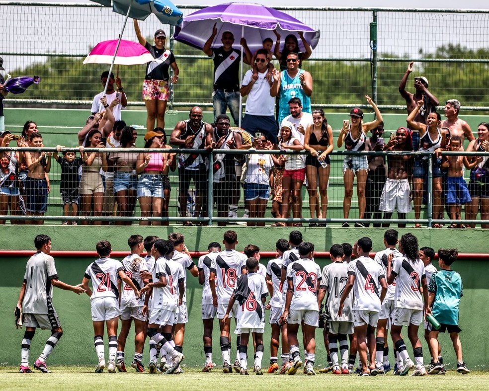 Futebol Feminino do Flu realiza jogo-treino com o Sub-14 masculino