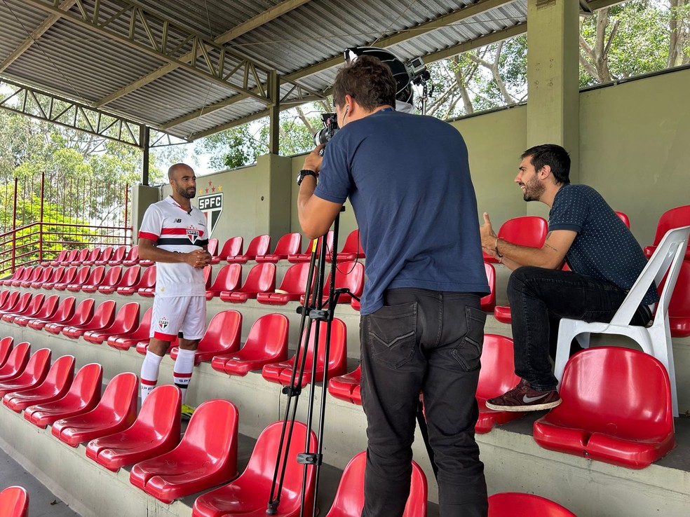 Lucas no media day no CT do São Paulo — Foto: Marcelo Braga