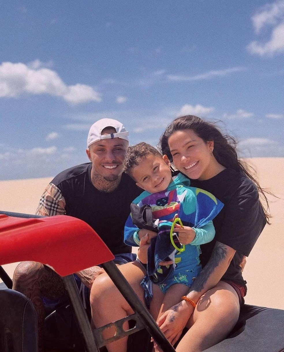 Cebolinha com a mulher e o filho nas férias — Foto: Divulgação