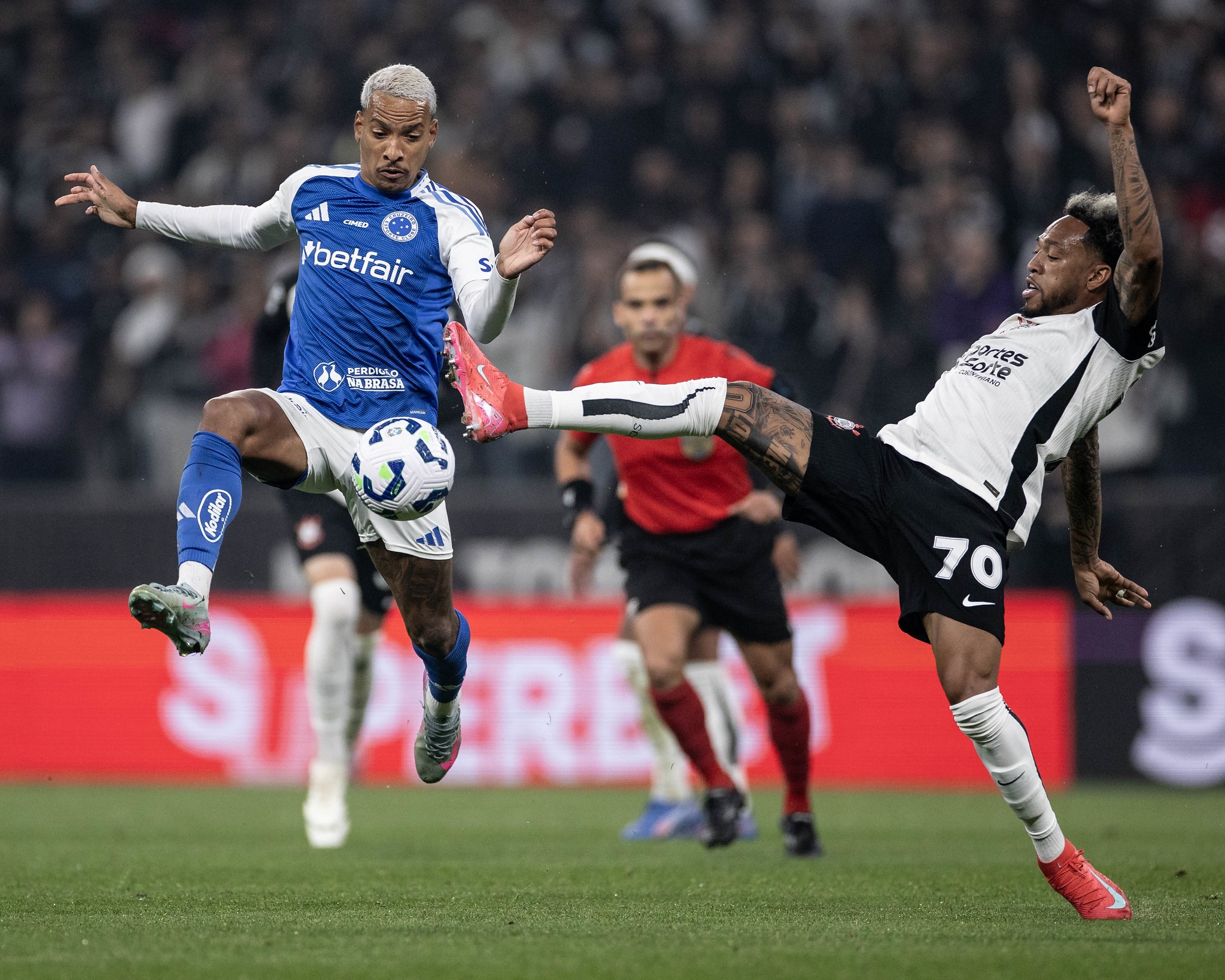 Cruzeiro enfrenta desgaste e vê Flamengo se aproximar em maratona de jogos