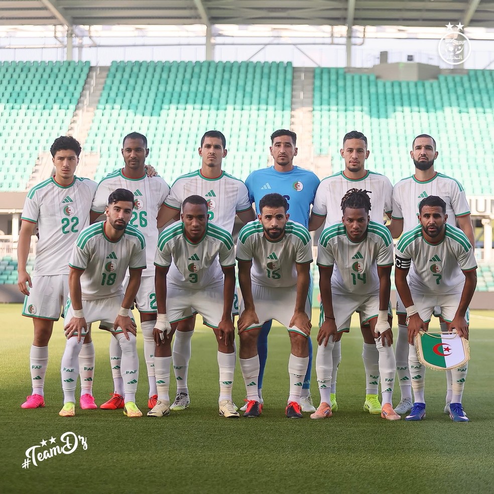 Argélia goleia Bolívia em amistoso — seleção argelina celebra gol