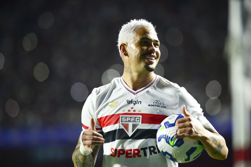 Luciano comemora gol pelo São Paulo em clássico contra o Corinthians