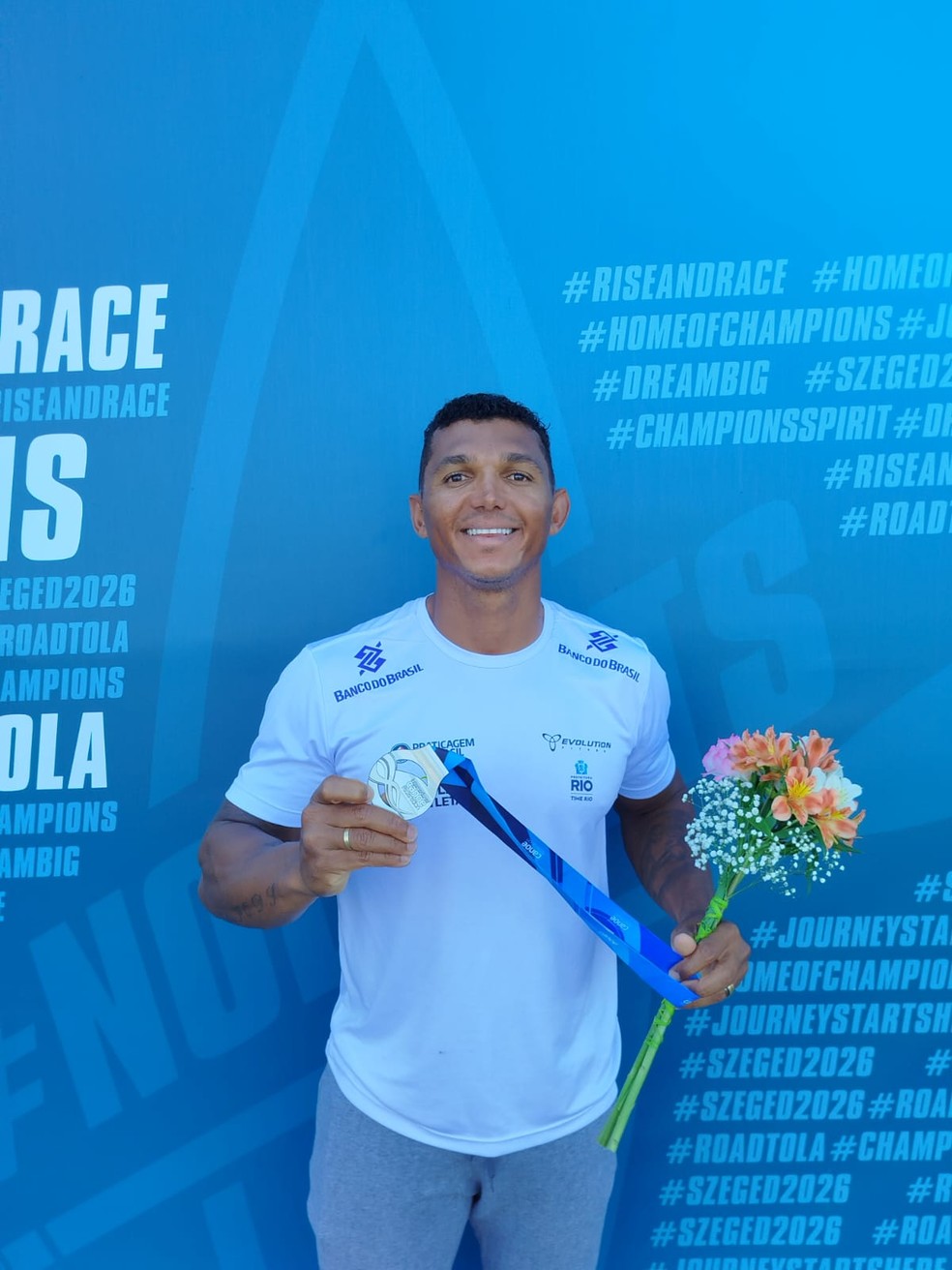 Isaquias conquista a prata na Copa do Mundo de canoagem — Foto: Álvaro Koslowski/CBCa