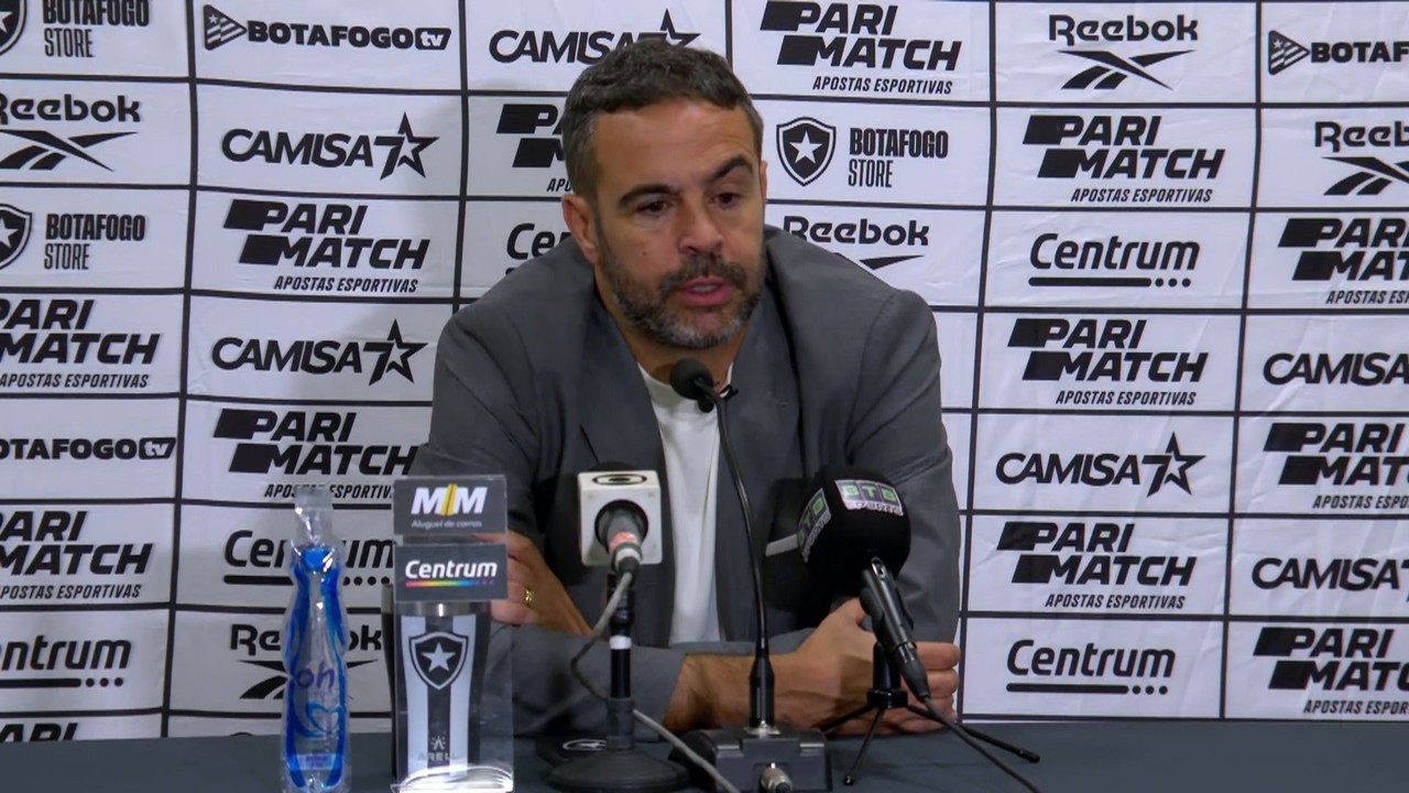 Confira a coletiva de Arthur Jorge, do Botafogo, após vitória contra o Corinthians