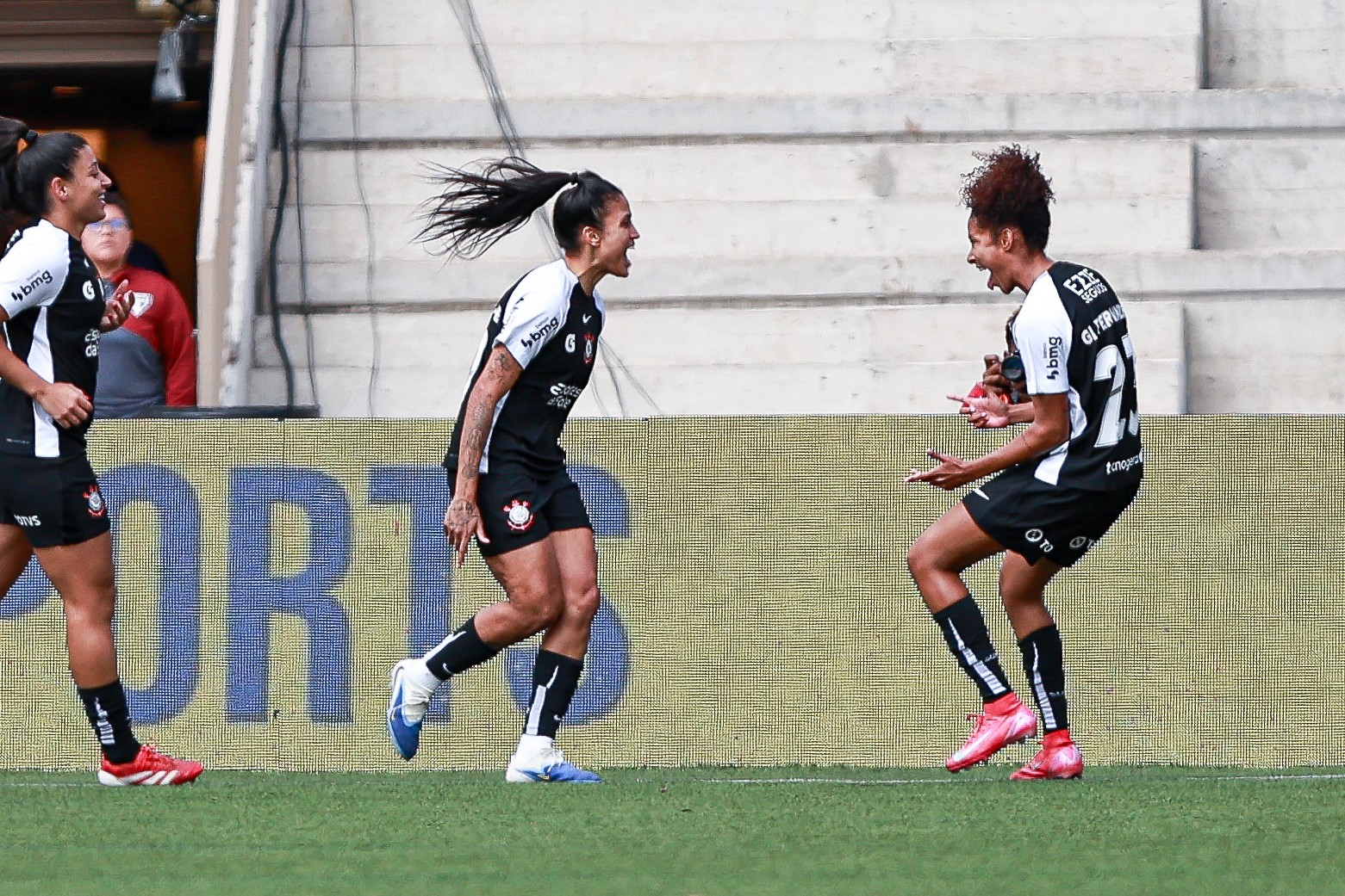 Corinthians Feminino conquista primeira vitória na temporada contra o São Paulo