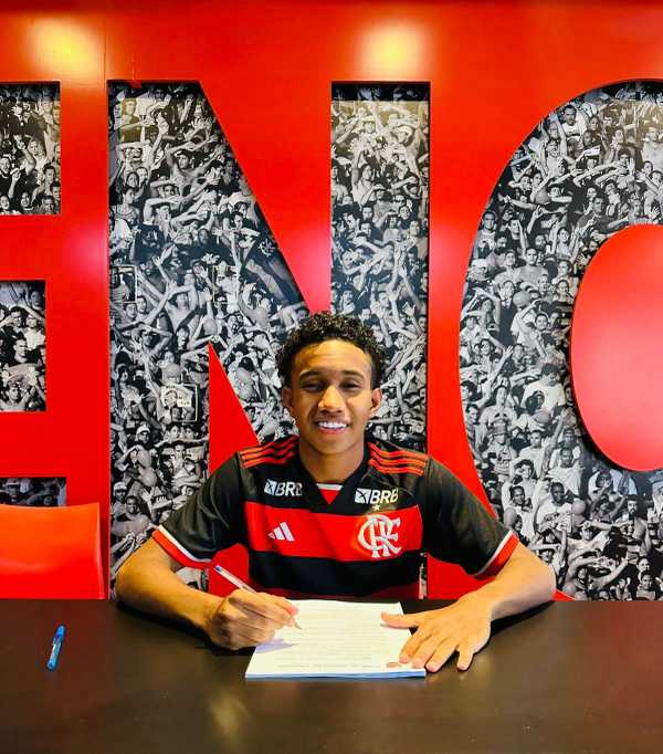 Volante Assina Primeiro Contrato Profissional no Flamengo Com Alta Multa Rescisória