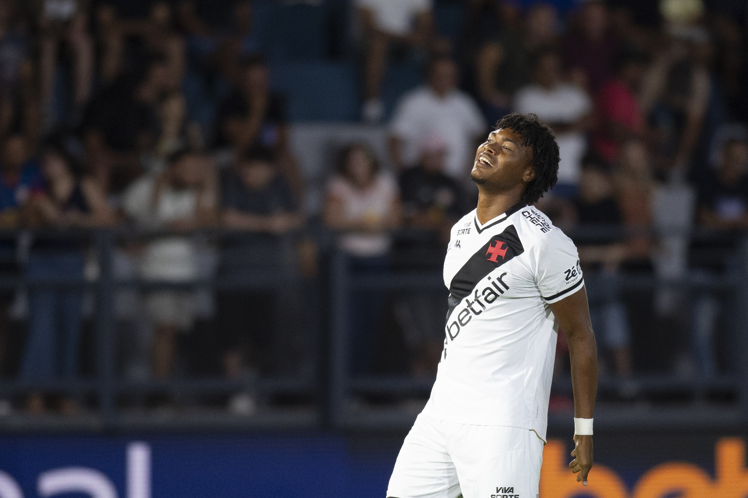 Vasco anuncia empréstimo de atacante GB ao Chaves, de Portugal