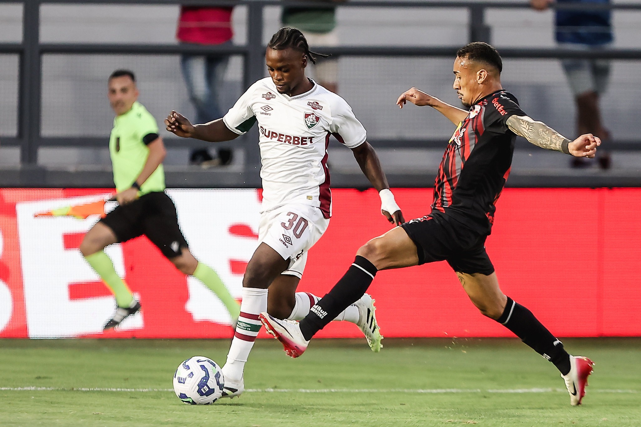 Reforço do Fluminense, Santi Moreno teve estreia ofuscada por derrota; veja lances do colombiano