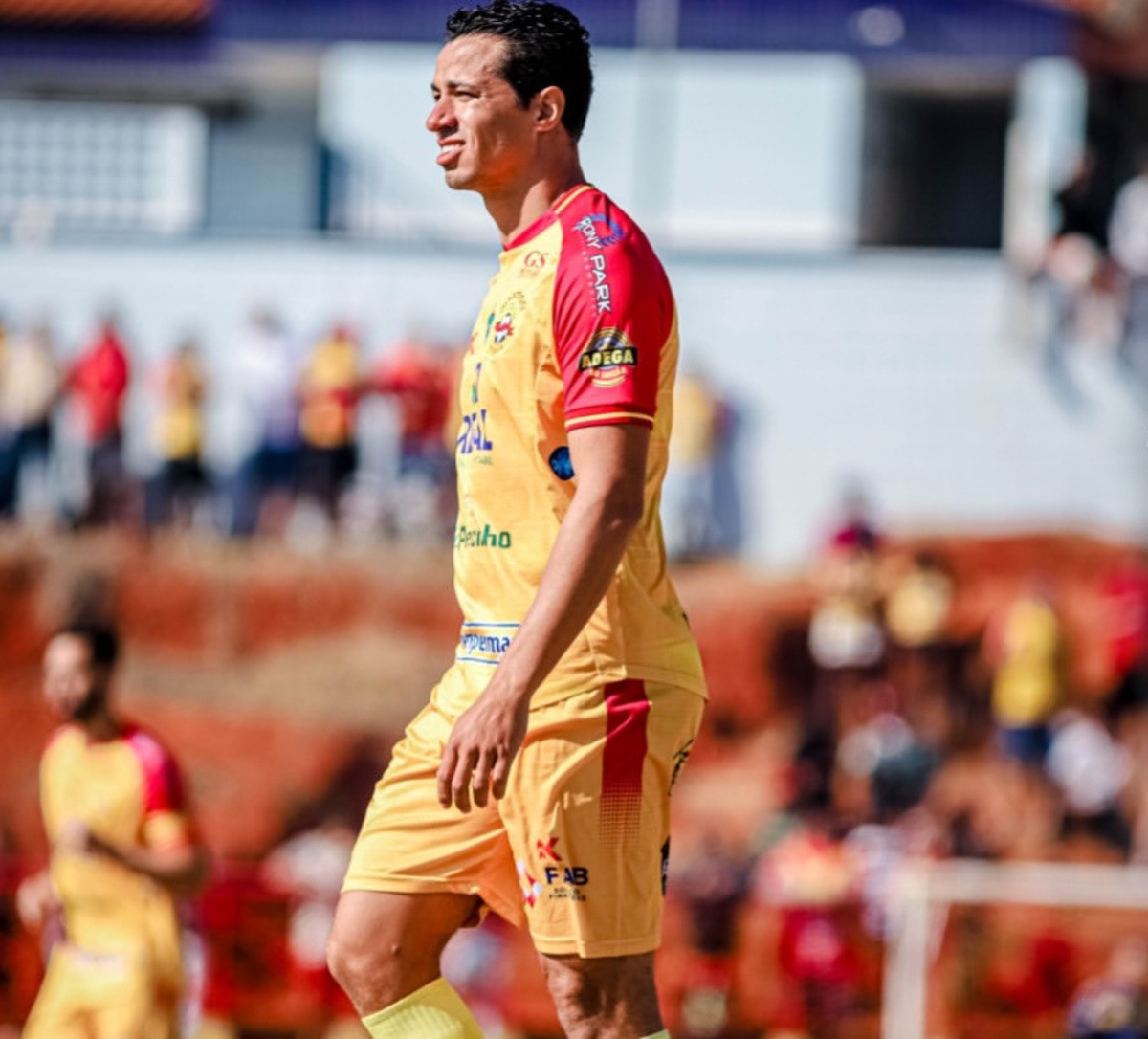 Leandro Damião em ação durante jogo do time amador de Campinas