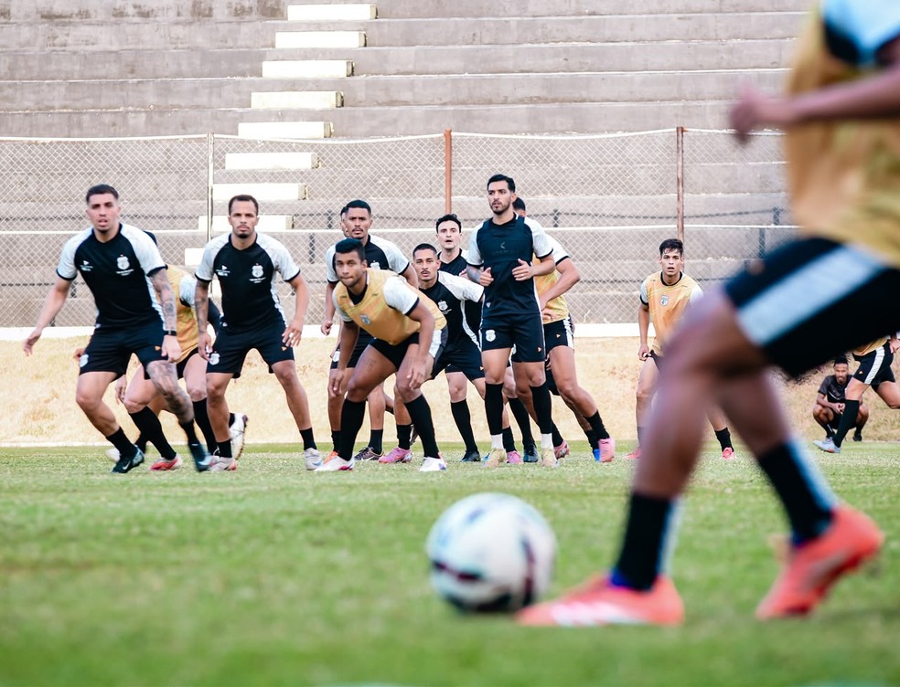 Elenco do Treze durante treinamento de olho na Copa Paraíba 2026 — Foto: Daniel Vieira/Treze