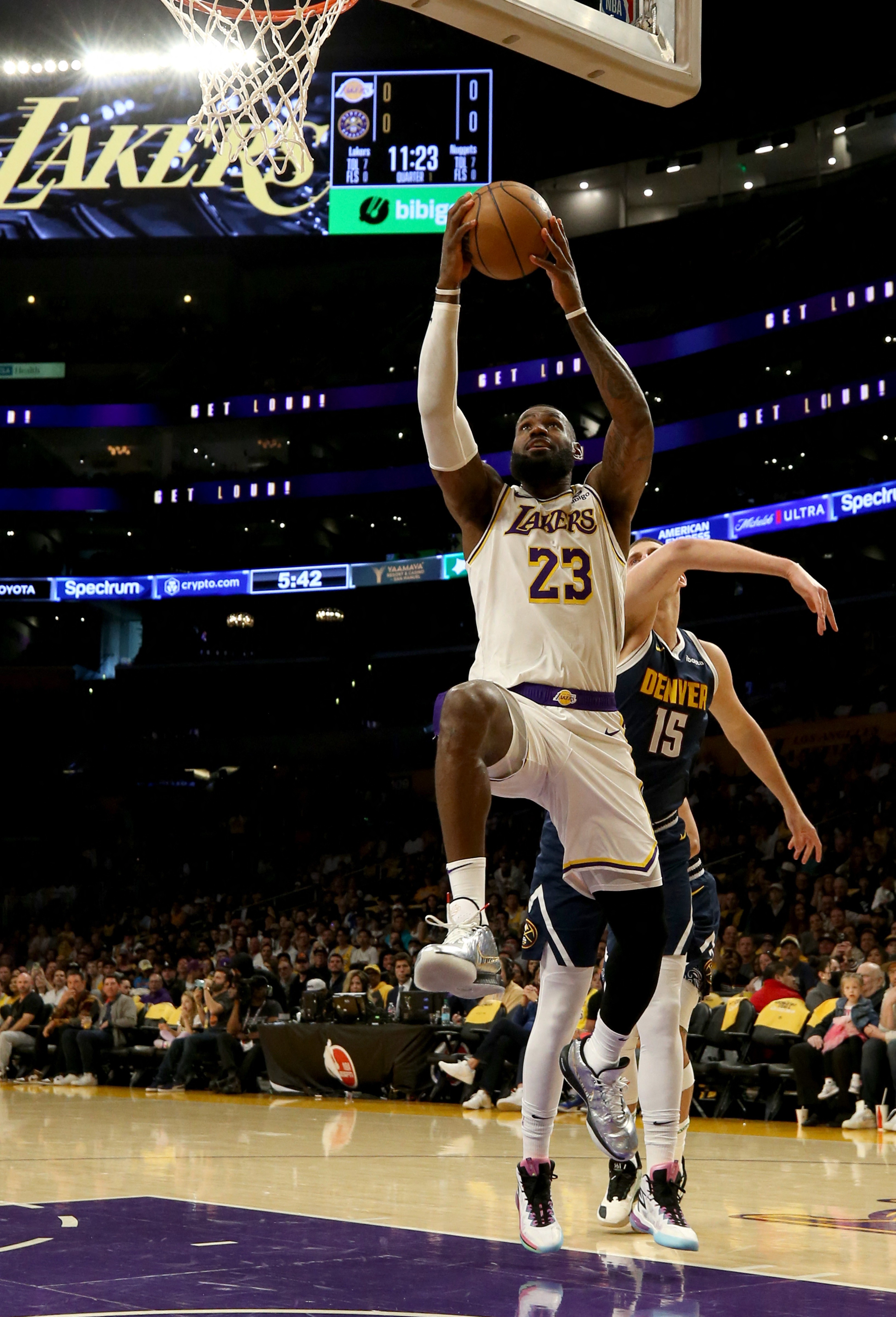 Roubada de bola insana de LeBron em cima de Jokic é destaque da NBA ...