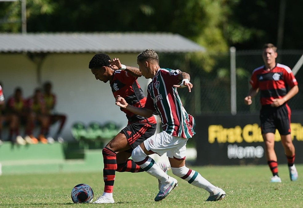 Fluminense e Flamengo empataram pelo Carioca sub-20 &mdash; Foto: Paula Reis / CRF