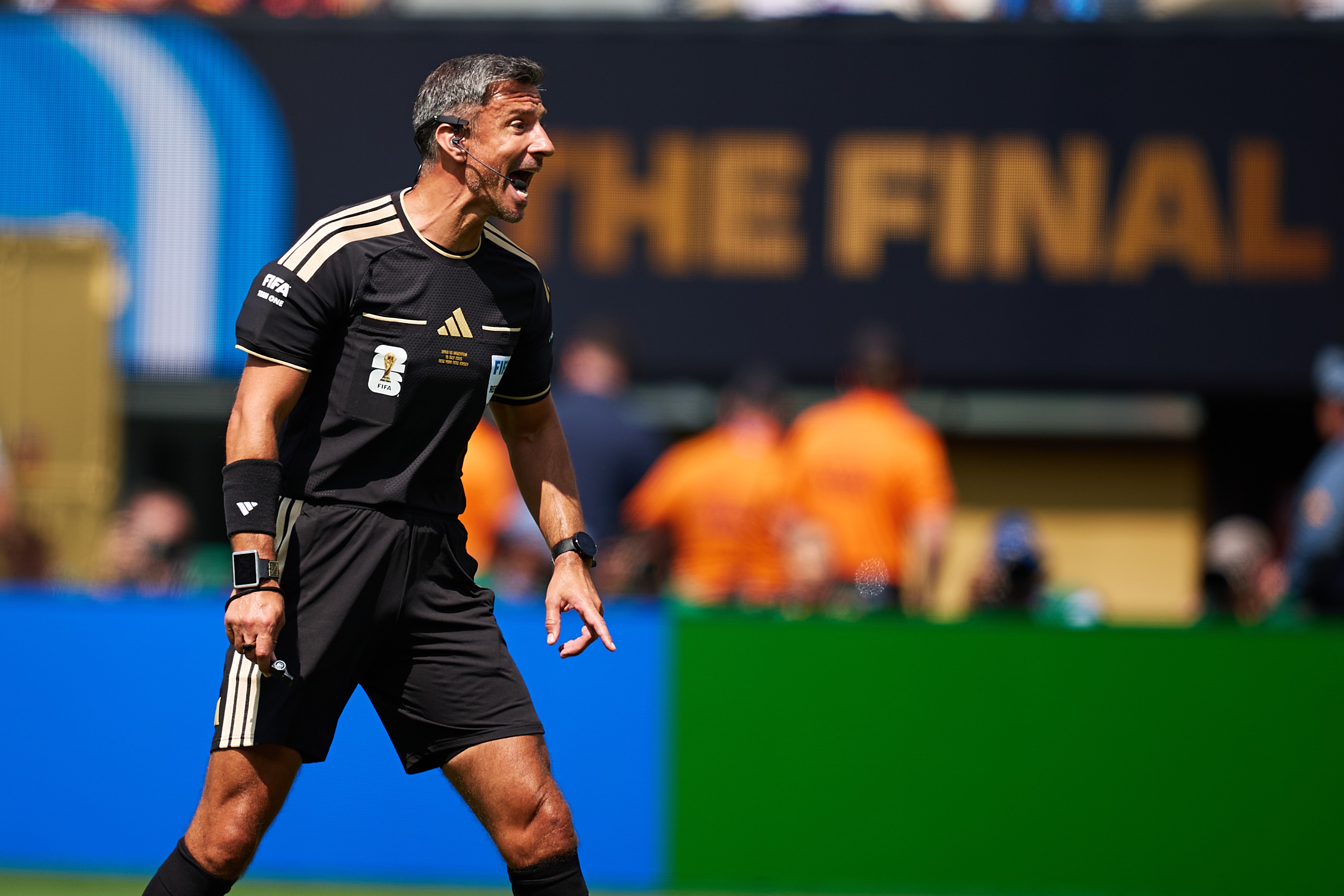 Árbitro se aposenta dias após apitar final da Copa do Mundo