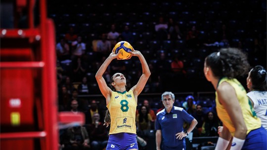 Zé Roberto dispensa Macris e Natinha e chama mais três jogadoras para a seleção de vôlei