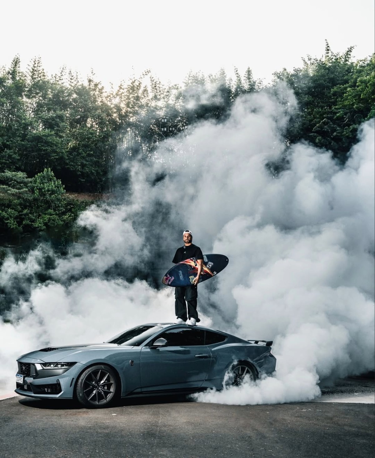 Ítalo Ferreira Acelera na Onda com Pranchas da F1