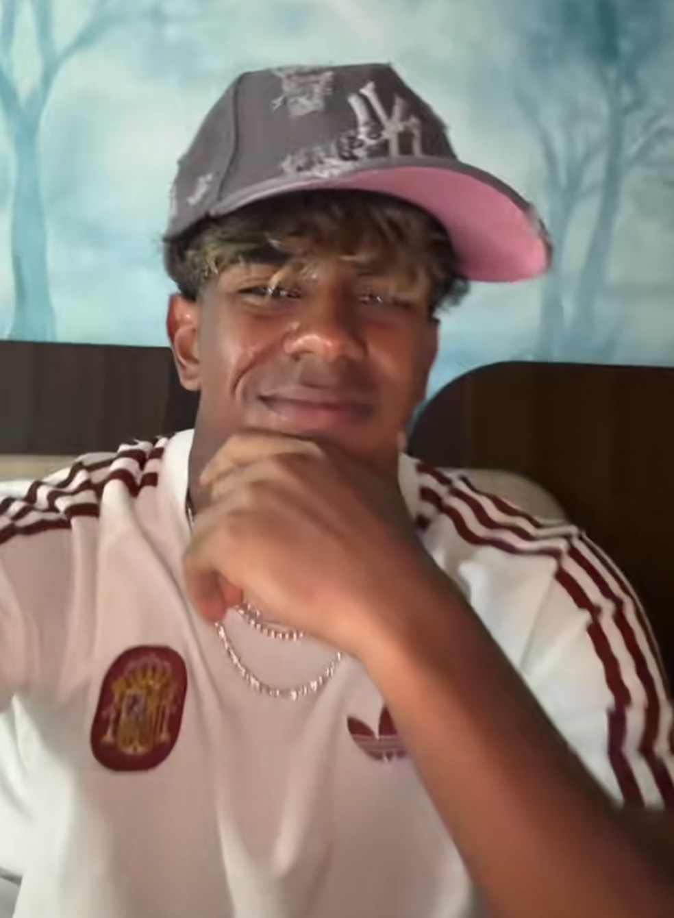 Lamine Yamal usa camisa da Espanha em vídeo postado após a classificação para a final da Copa do Mundo — Foto: Reprodução/TikTok