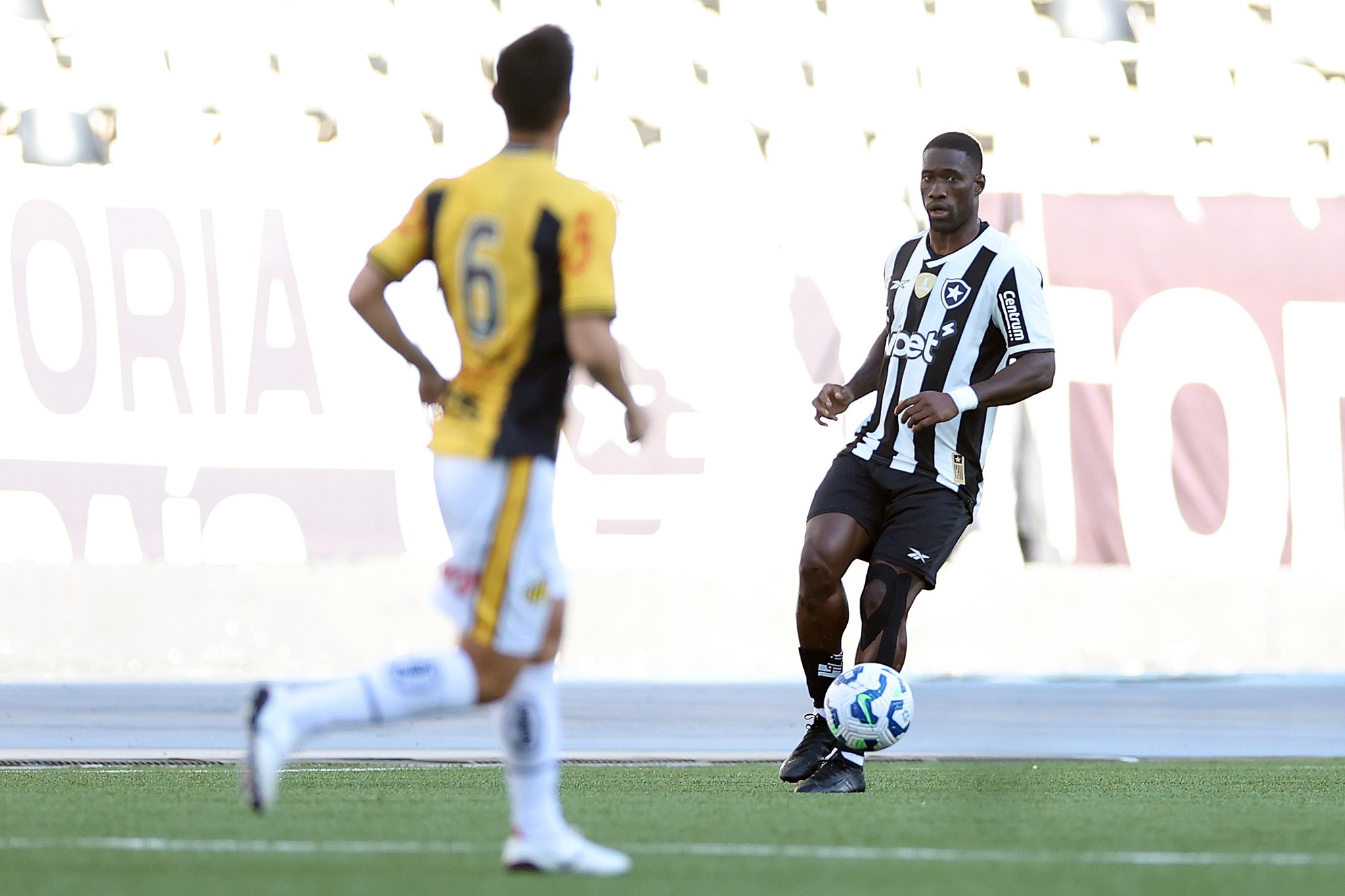 Botafogo encerra janela doméstica sem conseguir contratar zagueiro