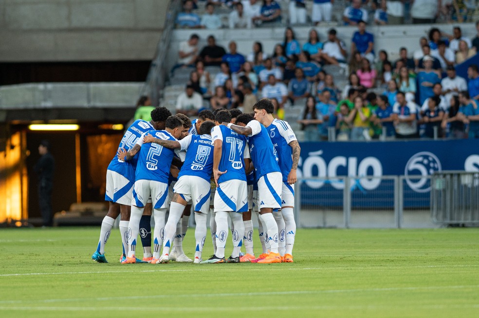 Jogadores do Cruzeiro contra o Pouso Alegre — Foto: Alessandra Torres/AGIF