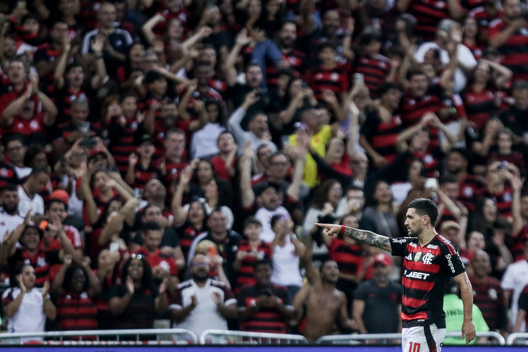 Análise: atuação de gala reconecta Flamengo com a torcida e embala o time até Copa do Mundo de Clubes