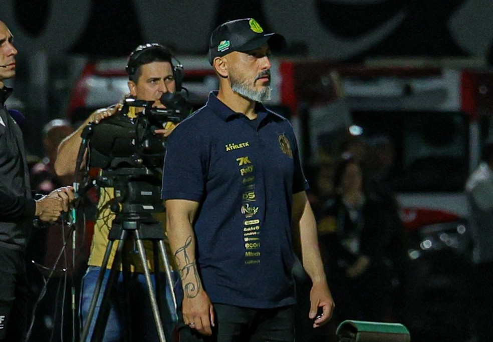 Rafael Guanaes em jogo de Mirassol e Santos no Brasileirão — Foto: JP Pinheiro/Agência Mirassol