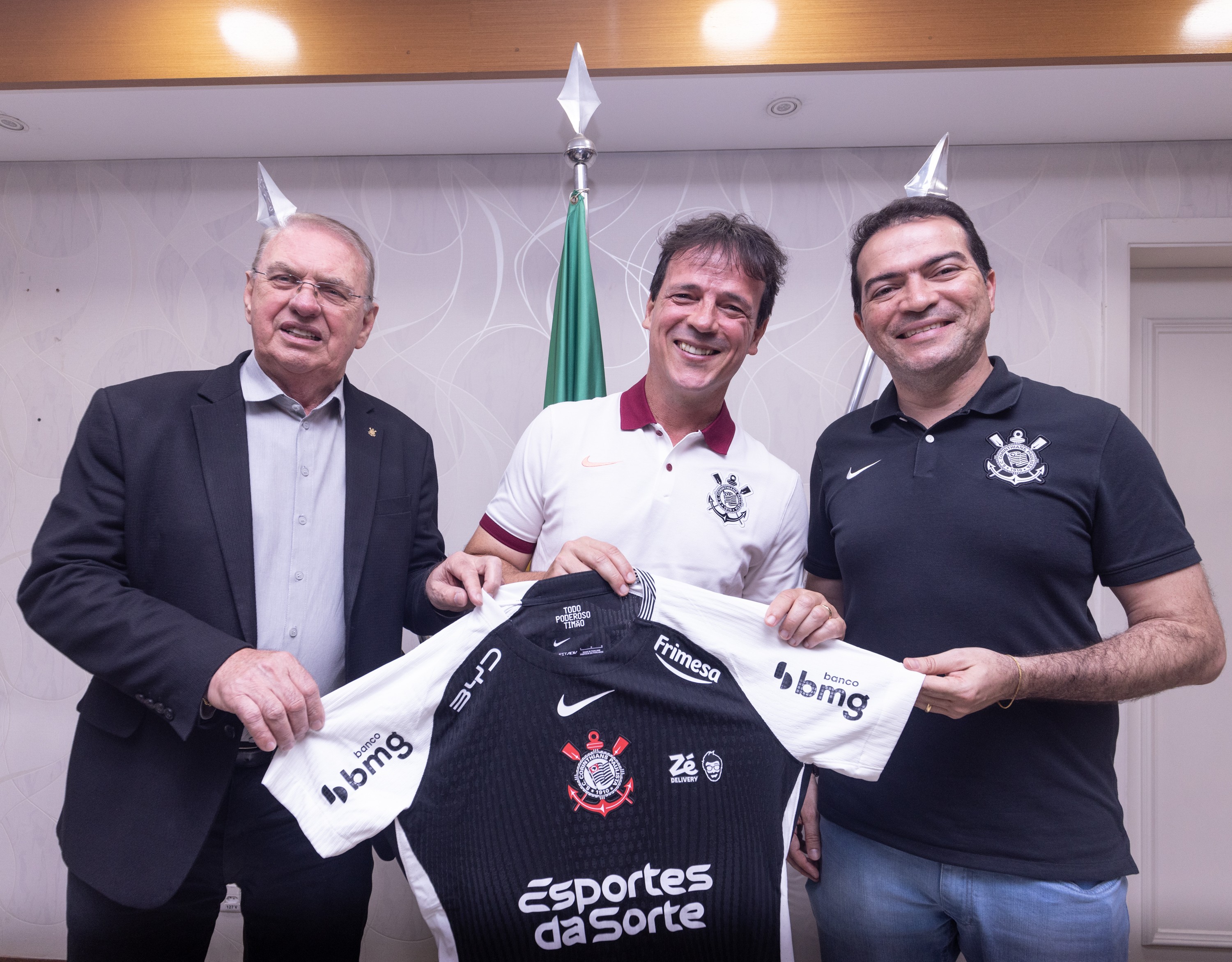 Fernando Diniz é anunciado pelo Corinthians: 